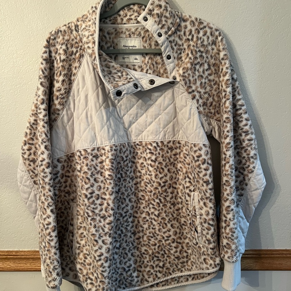 Abercrombie & Fitch Leopard Print Quilted Jacket